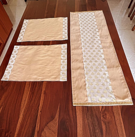 White Gold Boota - Table Runner with 2 Mats