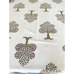Green Banyan 8 seater Tablecloth + Napkins