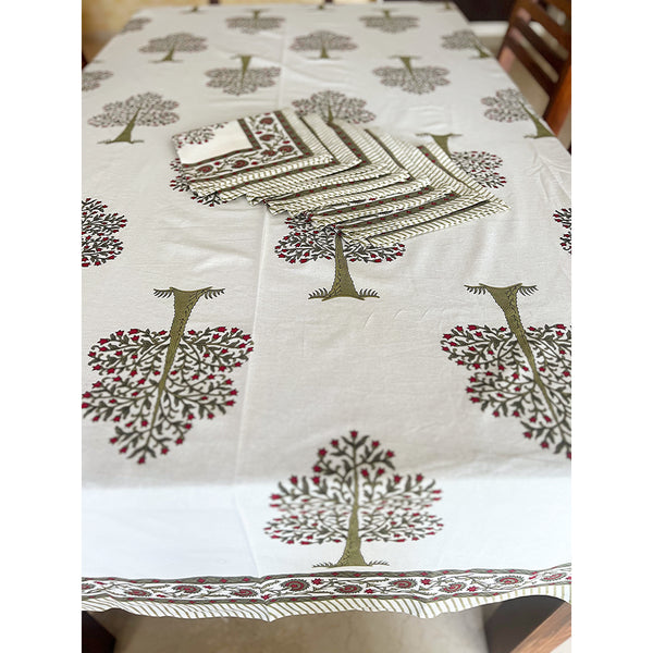 Green Banyan 8 seater Tablecloth + Napkins