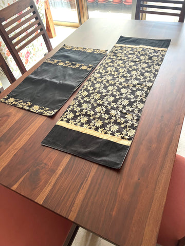 Black Lotus - Table Runner with 2 Mats