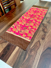 Pink Brown Oriental - Table Runner with 6 Mats