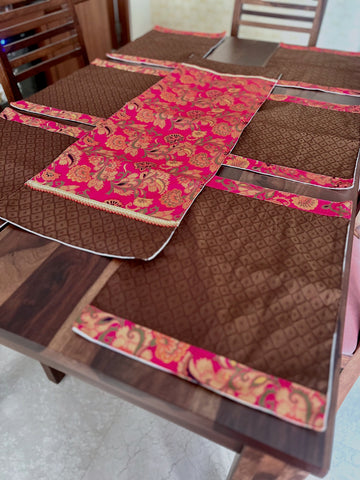 Pink Brown Oriental - Table Runner with 6 Mats