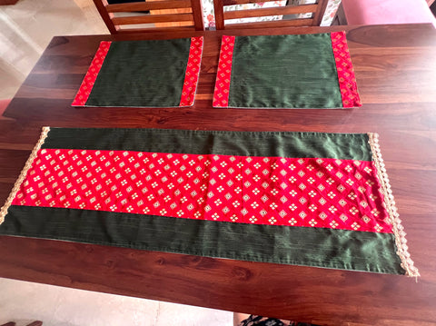 Dark Green and Red - Table Runner with 2 Mats